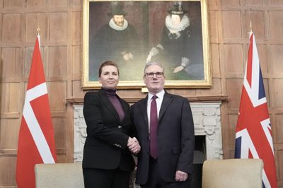 Statsminister Mette Frederiksen (S) har i internationalt regi haft et tæt samarbejde med Keir Starmer, der nu er fortid som britisk premierminister. Andy Burnham har officielt overtaget sædet.