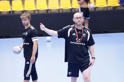 BSH-træner Dennis Bo Jensen må vente med at få Mads Svane på banen. Spørgsmålet er, hvor længe der går, før han er klar igen.