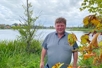 Kurt Pedersen savner ikke at stå i spidsen for Silkeborg Ildfestregatta, som han gjorde i 12 år. Han er stadig engageret i afvikling af DM i fyrværkeri, men bedyrer, at han har sat tempo lidt ned. Fredag fylder han 60 år.