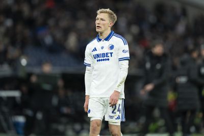 Birger Meling er blevet hjemme i København, da hans kone er højgravid.