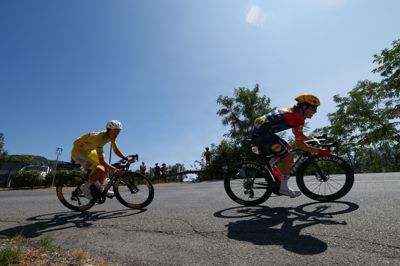 Mattias Skjelmose (forrest) er på sjettepladsen inden de sidste fire etaper i Tour de France.