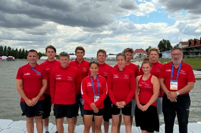 Bagerst fra venstre er det Anton Kjærhus, Rasmus Klitte, Sebastian Rask, Jeppe Kristensen ogf Marcus Juul. Forrest fra venstre står Jonas Sealens, Søren Rask Maretti, Karoline Nielsen, Emily Bonney, Judit Sklanicz og Finn Pape.