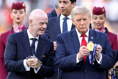 FairSquare har klaget over Gianni Infantino, da man ikke mener, at Fifa-præsidenten lever op til reglerne om politisk neutralitet.