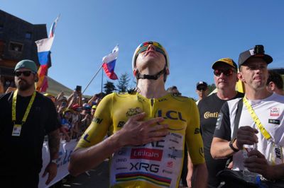 Tadej Pogacar satte rekord på Alpe d'Huez og er nu oppe på fem etapesejre i Tour de France i år.