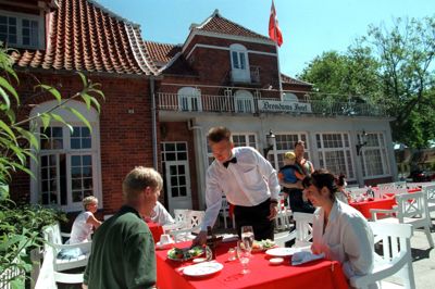 Brøndums Hotel har fungeret som hotel siden 1859, hvor det var ejet af Erik Brøndum.