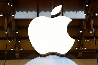 Apple er igen verdens mest værdifulde selskab efter lille stigning mandag.