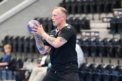 Sebastian Wistoft Jensen og holdkammeraterne i HC Midtjylland indkasserede et nederlag i sæsonpremieren. Gæsterne fra Sønderjyske var klart bedst i onsdagens pokalkamp.