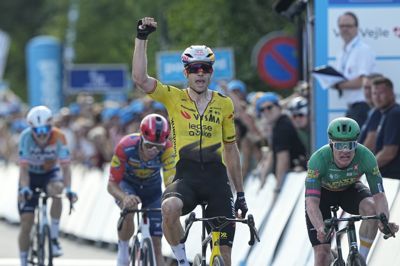 Wout van Aert kom først over stregen i Aalborg.