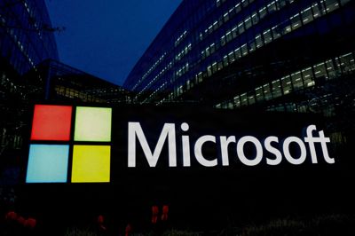 Microsoft-aktien stiger med omkring tre procent i eftermarkedet efter et regnskab for fjerde kvartal, der overgik analytikernes forventninger.