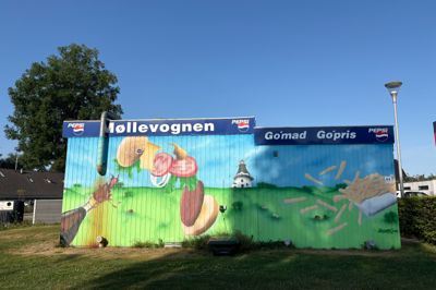 Møllevognen i Ikast havde natten til torsdag ubudne gæster. Grillen er i øvrigt kendt for sin ret utraditionelle facade med graffiti-malede lækkerier i et møllelandskab.