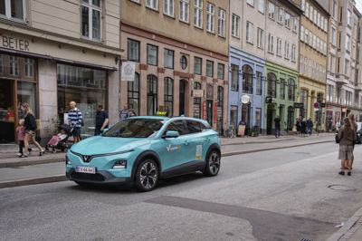 Green SM har sendt deres turkise taxaer på gaden i København. Om taxaerne fremover vil være at finde i andre danske byer, vil man tage stilling til løbende, siger den danske landechef.