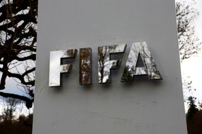 Alle har ret til at udtrykke deres modstand, men ingen enkelt aktør kan hævde at repræsentere fr 211 medlemsforbund verden over, siger Fifa efter massiv kritik af forbundets planer om det kommercielle selskab FFE.