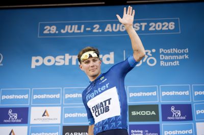 Swatt Clubs Matias Malmberg fik den blå fightertrøje efter 1. etape af PostNord Danmark Rundt.