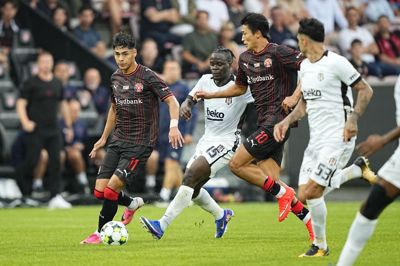 Dario Osorio (t.v.) var toneangivende med teknik, fart og udfordringer, men chilenerens præstation var ikke nok, da FCM tabte til Besiktas.