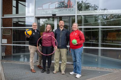 Fra venstre: Erik Kreutzfeldt (Formand i Ikast KFUM Volley), Katrine Vinther Ross (Formand i Ikast Gymnastikforening), Jacob Olsen Lund (Ny børne - & ungeansvarlig) & Bente Thorsen (Formand i Ikast KFUM Håndbold).