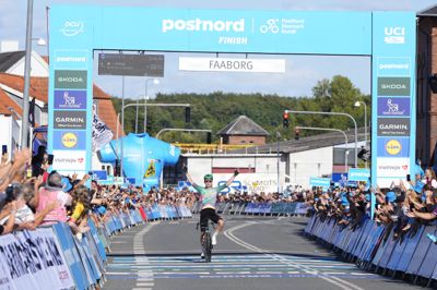 Norske Storm Ingebrigtsen fra Uno-X, som kører i Faxe Kondi-trøjer ved PostNord Danmark Rundt, vandt 4. etape.