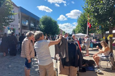 Kræmmermarkedet under Vildbjerg Cup trak mange kræmmere og folk til. For butikkerne var det store fodboldstævne en blandet oplevelse.