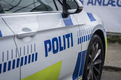 Politi og ambulance rykkede søndag eftermiddag ud til Vilhelmbsborgvej omkring Holstebro, hvor en kvindelig cyklist er afgået ved døden efter en trafikulykke.