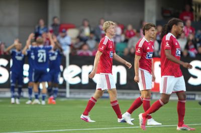 Ærgrelse I SIF-lejren efter FCK's tredje scoring, der også blev scoret af Mohamed Elyounoussi.
