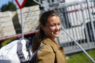 Prinsesse Isabella ankommer til sin første dag hos Garderhusarregimentet på Antvorskov Kaserne i Slagelse.