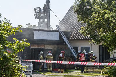 Københavns Vestegns Politi og Hovedstadens Beredskab er mandag formiddag rykket ud til Gammel Køge Landevej på grund af brand i et pizzeria.