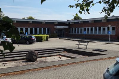 Fredag 31. juli blev to ledere med tilknytning til afdelingen for Dagtilbud og Undervisning på rådhuset i Videbæk bedt om ikke at møde på arbejde igen efter ferien. Det drejer sig om fagchef Flemming Nielsen og afdelingsleder Bo Meldgaard.