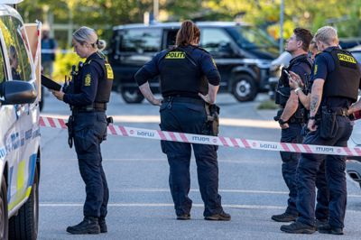 Københavns Politi skød lørdag aften en 22-årig mand i Tingbjerg i forbindelse med en eftersættelse. Mandens tilstand er beskrevet som stabil.