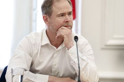 Det er naturligt, at situationen skaber utryghed blandt elever, forældre og ansatte på skolen. Derfor er politiet også i tæt dialog med kommunen og skolen for at sikre trygheden i lokalsamfundet, siger justitsministeren.