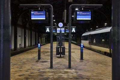 Der var fejl på et sporskifte, så et tog holdt stille og spærrede togtrafikken. Tog kunne hverken køre til eller fra Aarhus.