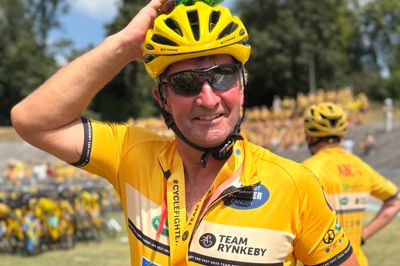Kurt Nybo fra Videbæk har cyklet til Paris flere gange med Team Rynkeby, og nu skal han stå i spidsen for Team Rynkeby 100 Vest i den kommende sæson 2026/27.