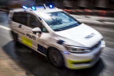 Syd- og Sønderjyllands Politi rykkede ud til en større brand ved Gråsten. Politiet advarer om, at røgen fra branden er giftig.