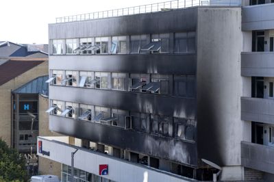 Natten til 25. september 2025 udbrød der brand i ejendommen Østervold 16 i Randers C. En 33-årig mand erkender at have forårsaget branden. Han siger, at han smed en cigaret i en skraldespand.