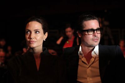 Angelina Jolie og Brad Pitt mødte hinanden under indspilningerne til filmen »Mr. & Mrs. Smith«, som havde premiere i 2005. Efter 11 års forhold gik parret fra hinanden i 2016.