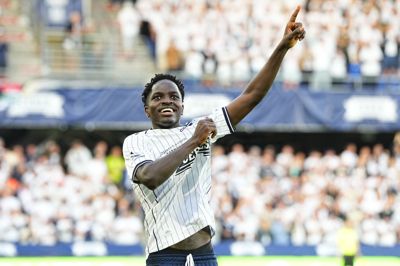AGF's James Bogere jubler efter sin anden scoring mod Sabah FK.