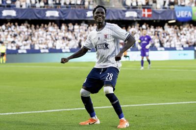 AGF's James Bogere fejrede sin anden scoring mod Sabah FK med en dans foran de mange AGF-fans på den lånte hjemmebane i Randers.