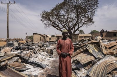 I februar blev en landsby i Nigeria forvandlet til aske og murbrokker, efter at militante islamister slog til og bortførte adskillige mennesker. Nigerianske sikkerhedsstyrker har fundet de kidnappede, som er blevet befriet fra et skovområde.