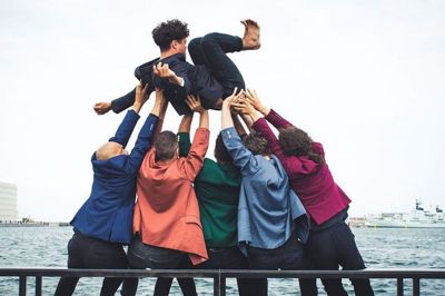 Danserne i Uppercut Danseteater er Mark Phillip, Alessandro Sousa, Sebastian Skov, Jens Brøndum og Adam Tocuyo.