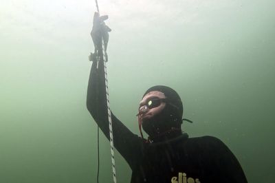 I denne uge skrev vi om lokale fridykkere i søerne. Hvor koldt er der på 18 meters dybde lige nu i Almindsø?