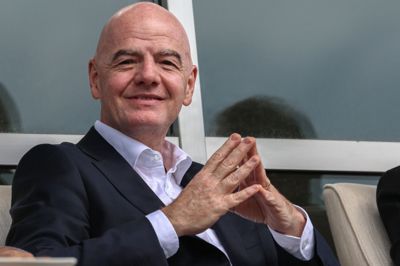 Det er afgørende, at Uefa og resten af Infantinos opposition hurtigst muligt finder en modkandidat til næste års præsidentvalg i Fifa, mener Hans Bonde.