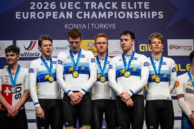 Danmark vandt tidligere i år EM-titlen i fire kilometer holdforfølgelsesløb og mandskabet er også forsvarende verdensmestre. Fra venstre er det Lasse Norman Leth, Frederik Rodenberg Madsen, Rasmus Lund Pedersen, Tobias aagaard Hansen samt Robin Juel Skivild. De deltager alle i lørdagens gadeløb, hvor de bliver hyldet for præstationerne.