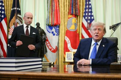 USA's præsident, Donald Trump, har torsdag underskrevet et dekret i Det Hvide Hus, der har til formål at begrænse adgangen til statsborgerskab ved fødslen.