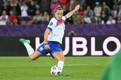 Englands Lucy Bronze vil sikre, at sporten står et godt sted - både i dag og i fremtiden.