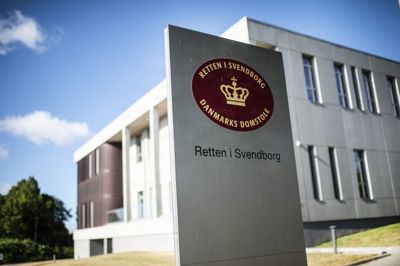 To mænd blev søndag fremstillet i grundlovsforhør i Retten i Svendborg. De er sigtet for at have sat ild til Fattiggaarden Hostel i Vindegade i det centrale Odense.
