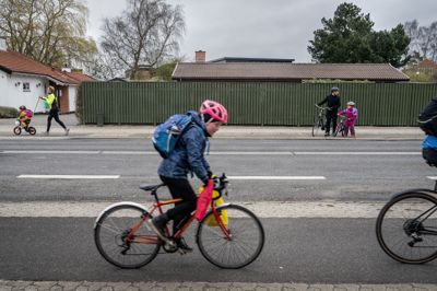 Forældre synes, det er vigtigt, at børn går eller cykler i skole. Men i sommerhalvåret er det kun 58 procent af børnene, der oftest går eller cykler til skole.