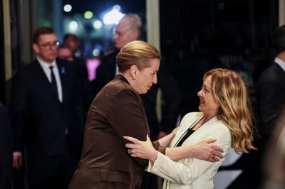 Statsminister Mette Frederiksen (S) og Italiens premierminister, Giorgia Meloni, ser meget ens på tingene, når det handler om migranter.