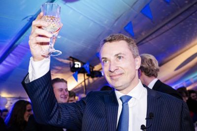 Formand for Dansk Folkeparti Morten Messerschmidt kunne 24. marts skåle på et veloverstået folketingsvalg, hvor Dansk Folkeparti fik 9,1 procent af stemmerne. I mandagens Voxmeter-meningsmåling ligger partiet til at få endnu flere stemmer.