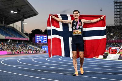 Den norske stjerne Jakob Ingebrigtsen fik mandag sin syvende EM-guldmedalje i karrieren efter en fantastisk slutspurt på 5000-meterløb.