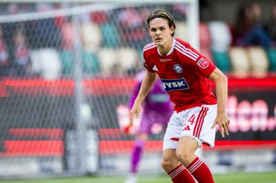 21-årige Alexander Priesborg Madsen er en af de mange unge spillere, som SIF bruger lige nu.