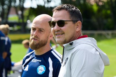 SIF-sportschef Jesper Stüker og cheftræner Morten Dahm Kjærgaard har ifølge islandske medie kig på en ung angriber fra vulkanøen.