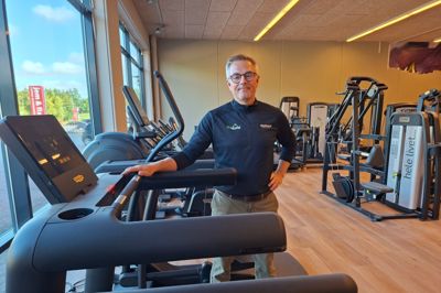 Fysioterapeut Michael Christensen er ved at gøre klar til åbningen af Fit & Sund i Kjellerup den 1. september.